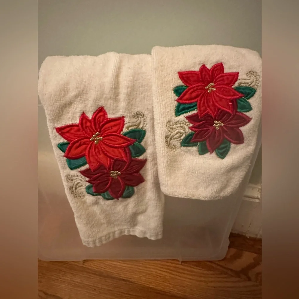 Cecil Saydah Velour Terry Holiday Poinsettias Guest Hand Towel & Wash Cloth Set